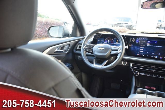 Used 2025 Chevrolet Traverse LT w/ Driver Confidence Package image 28