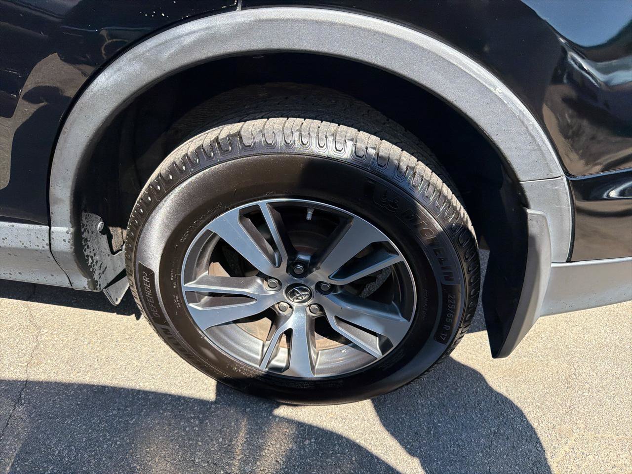 Used 2018 Toyota RAV4 XLE w/ Plus Extra Value Package AWD/4WD image 13