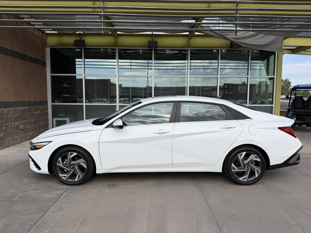 Used 2025 Hyundai Elantra Limited FWD image 7