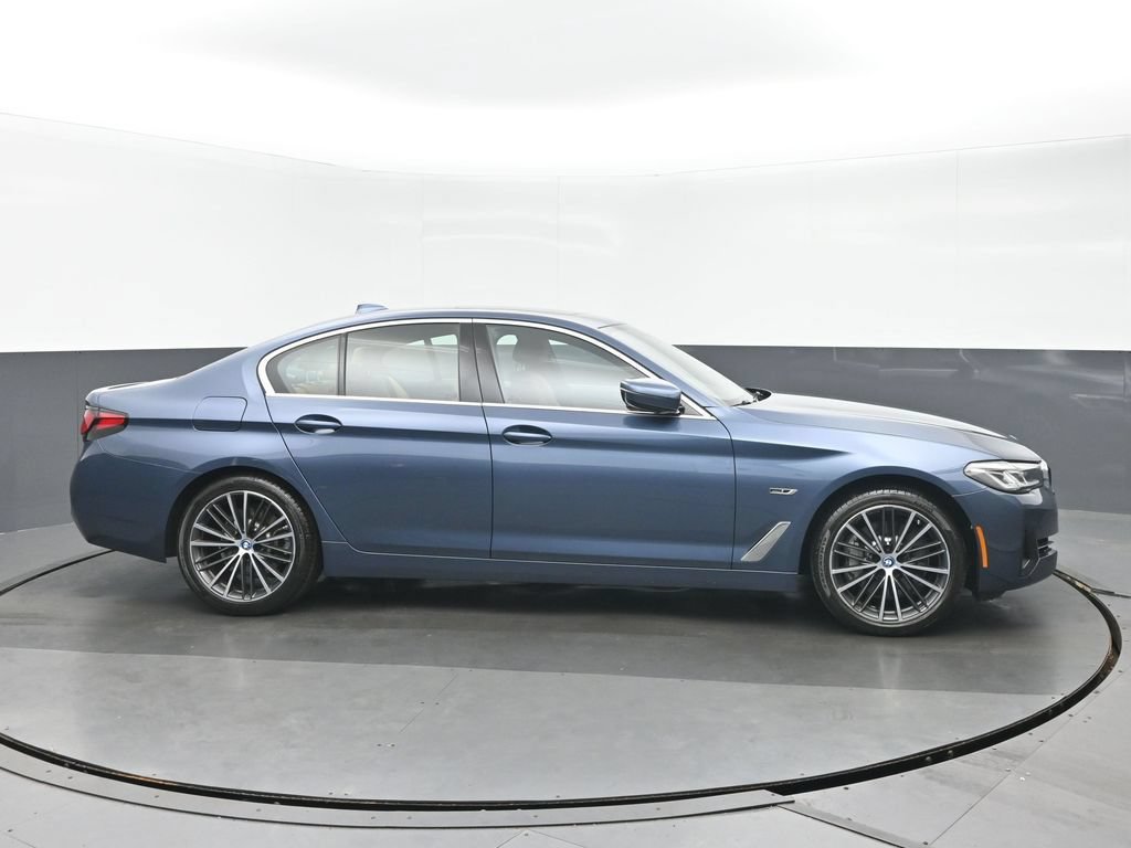 Used 2023 BMW 530e xDrive w/ Premium Package AWD/4WD image 2