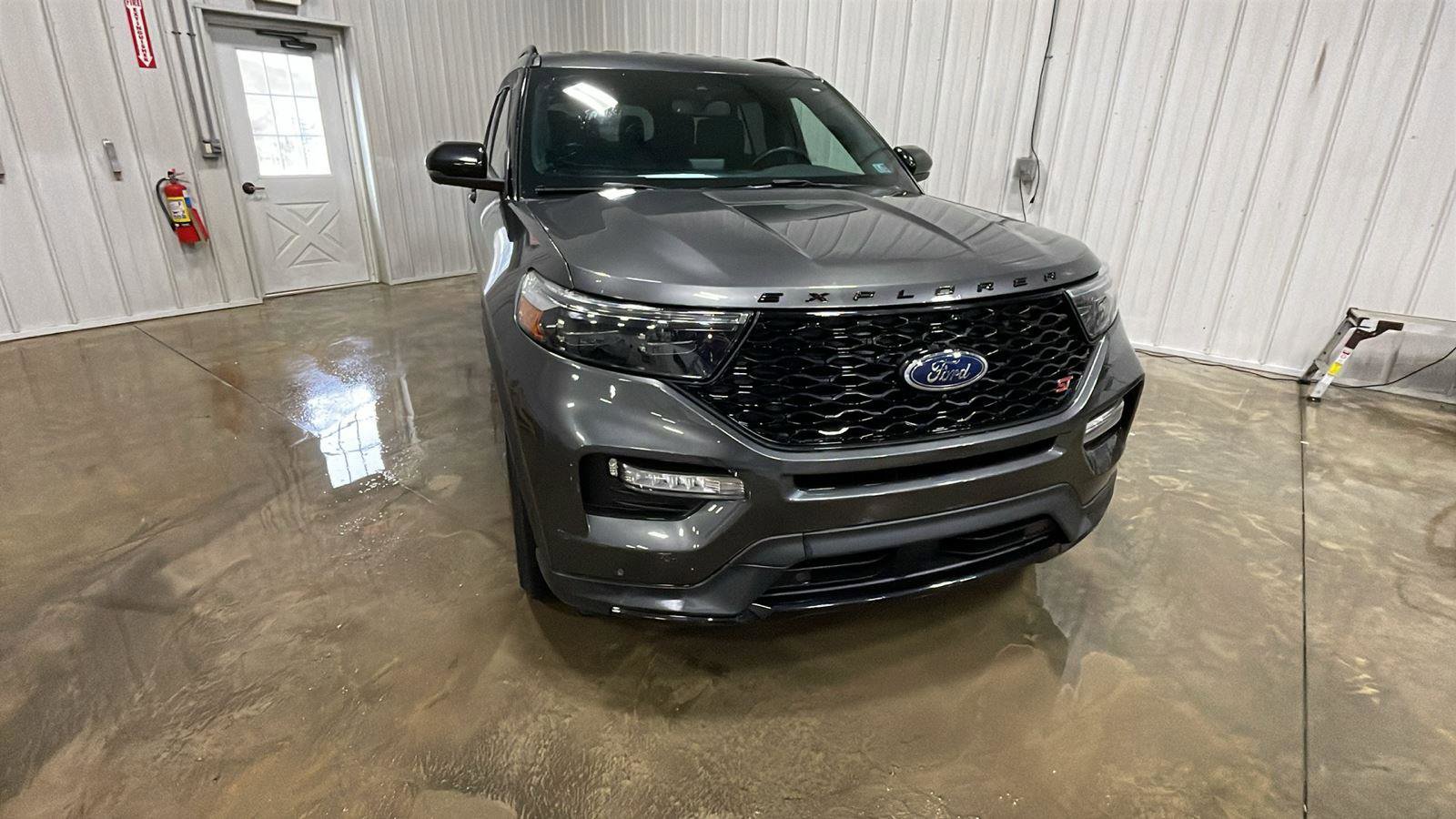 Used 2020 Ford Explorer ST w/ Premium Technology Package image 3