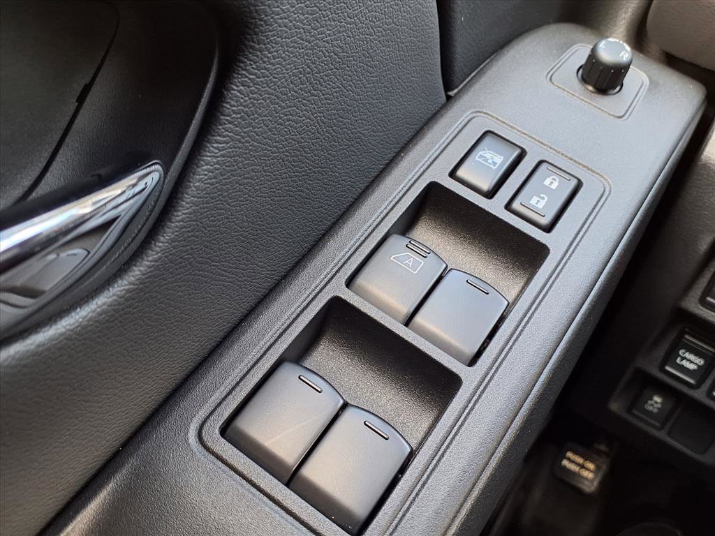 Used 2025 Nissan Frontier SV image 18