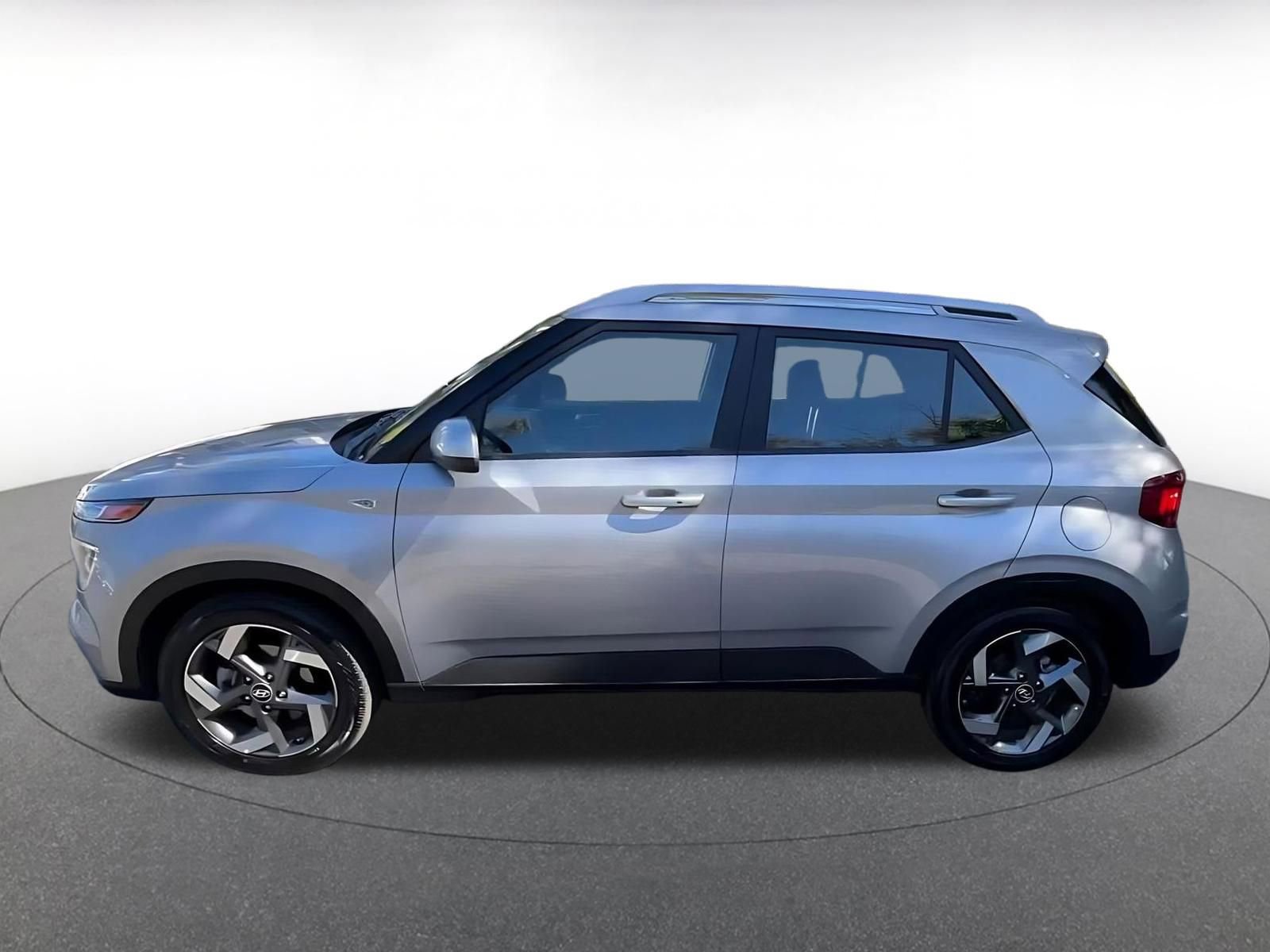 Used 2025 Hyundai Venue SEL image 9