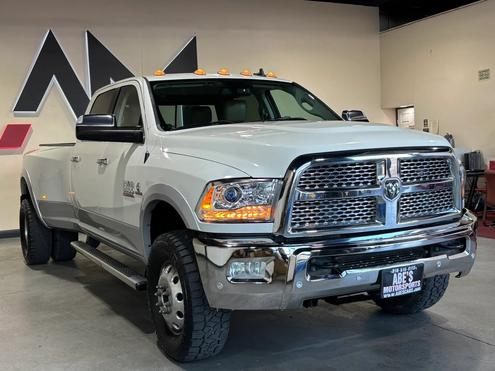 Used 2016 RAM 3500 Laramie w/ Convenience Group AWD/4WD image 2