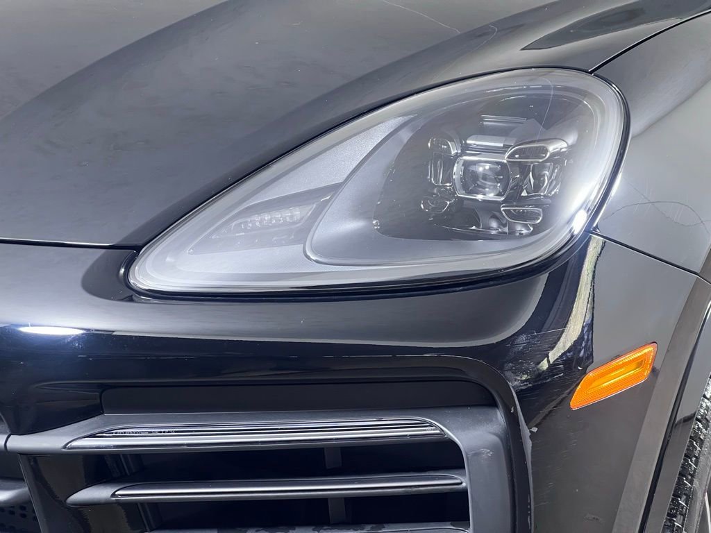 Certified 2023 Porsche Cayenne Platinum Edition image 15