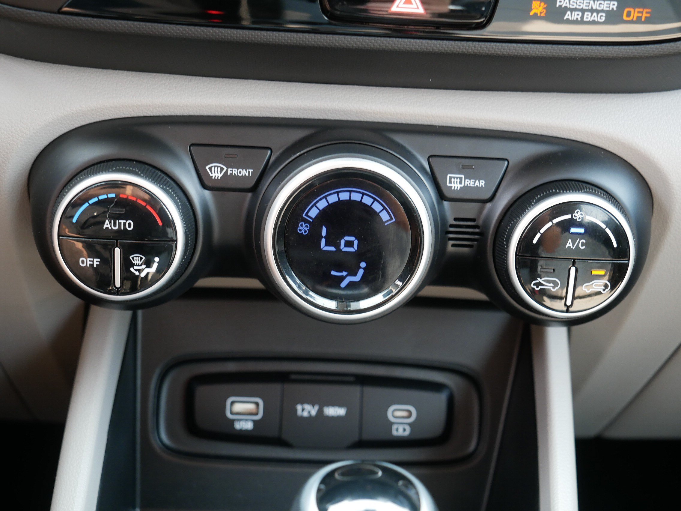 Used 2025 Hyundai Venue SEL FWD image 23
