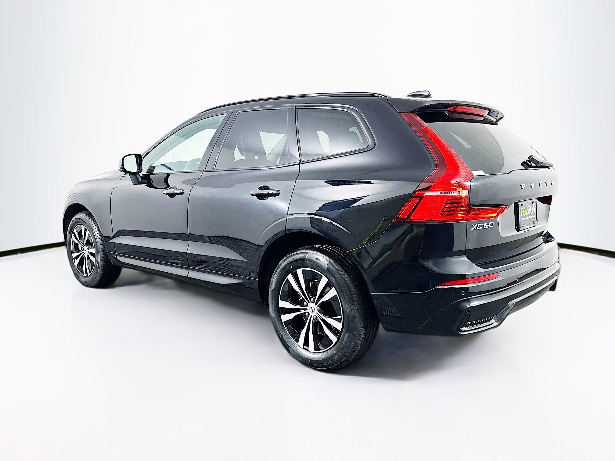 Used 2025 Volvo XC60 B5 Core image 5