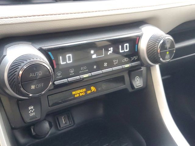 Used 2020 Toyota RAV4 XLE Premium image 29