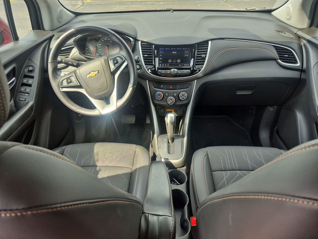 Used 2022 Chevrolet Trax LT w/ LT Convenience Package image 14