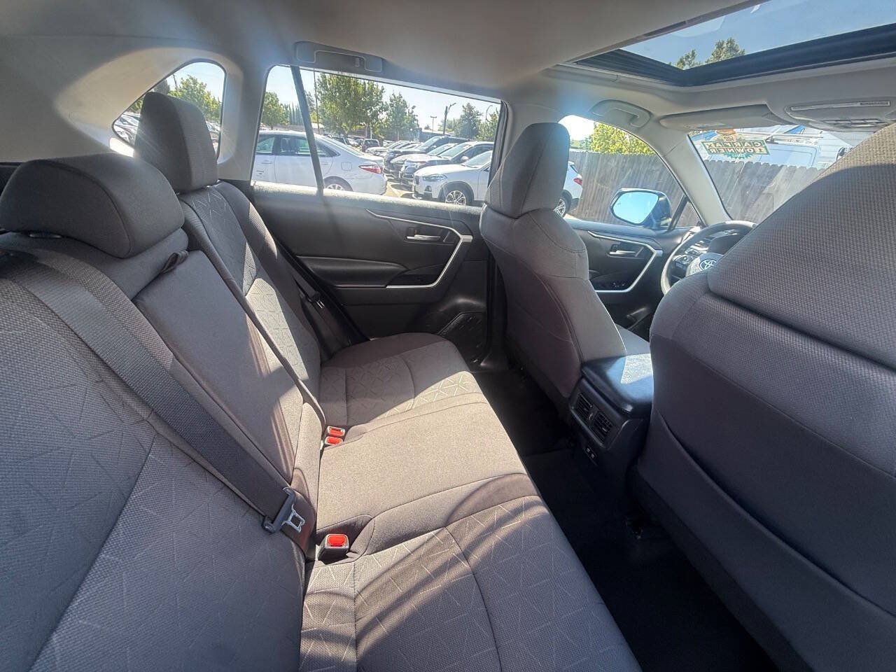 Used 2021 Toyota RAV4 XLE w/ Convenience Package FWD image 21