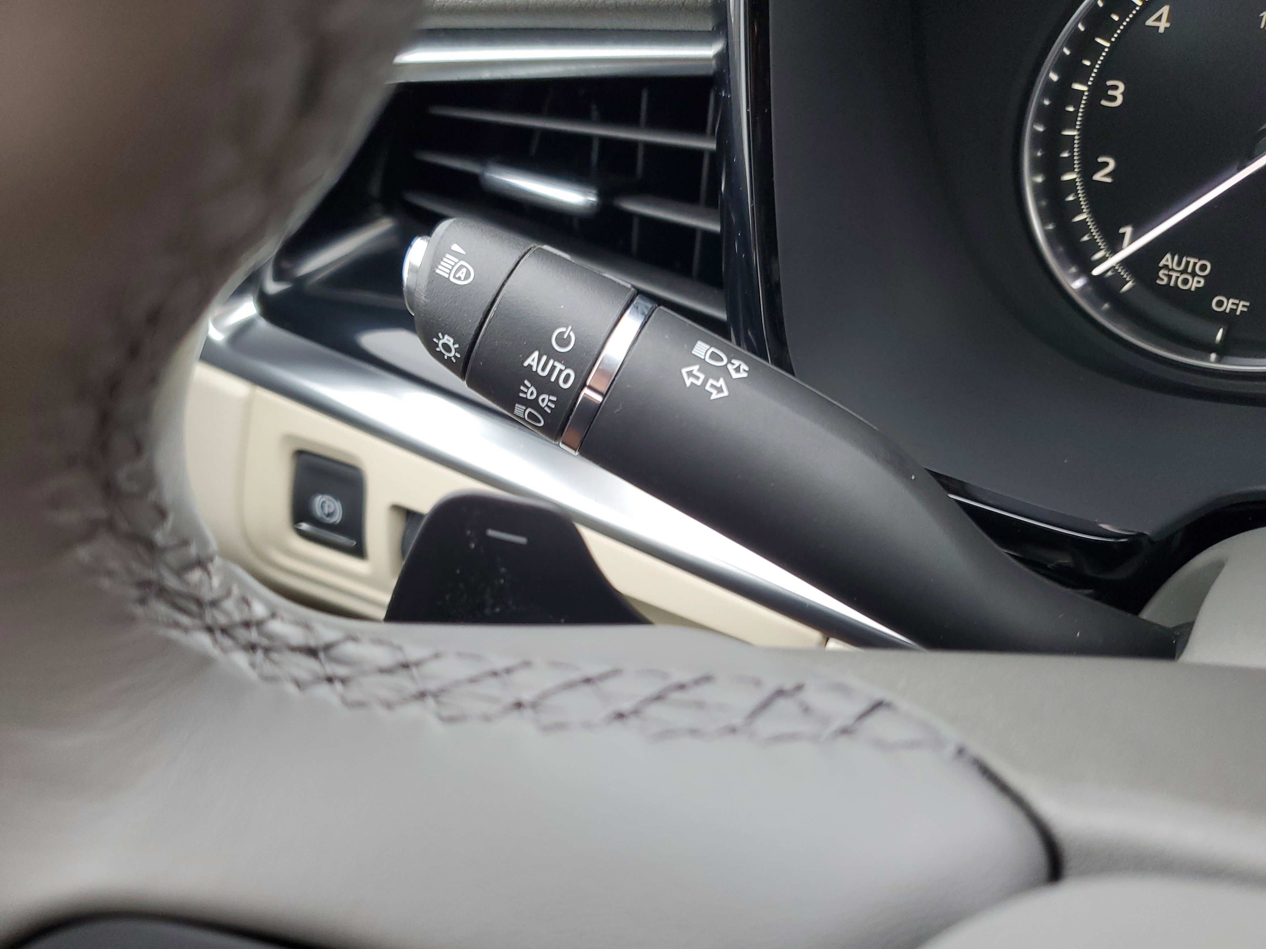 Used 2023 Cadillac XT6 Premium Luxury image 21