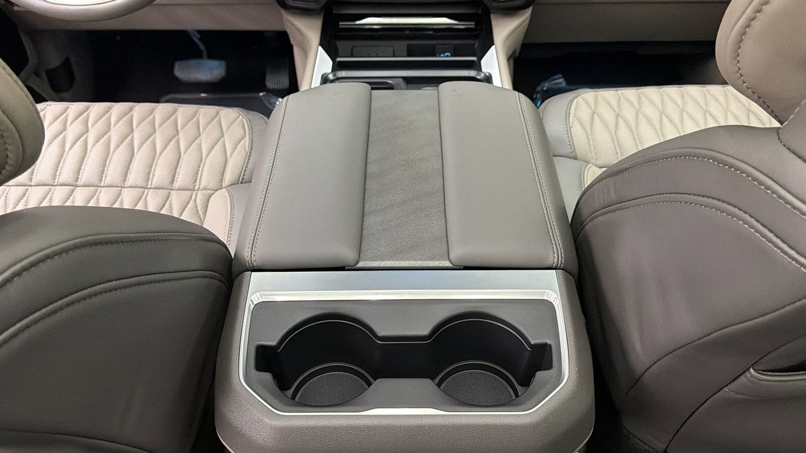 Used 2026 Ford F450 Platinum w/ Platinum Plus Package image 39