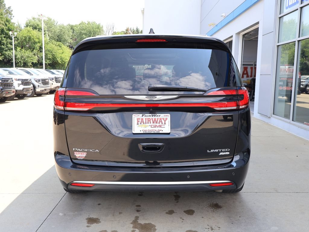 Used 2023 Chrysler Pacifica Limited w/ Uconnect Theater Family Group AWD/4WD image 9