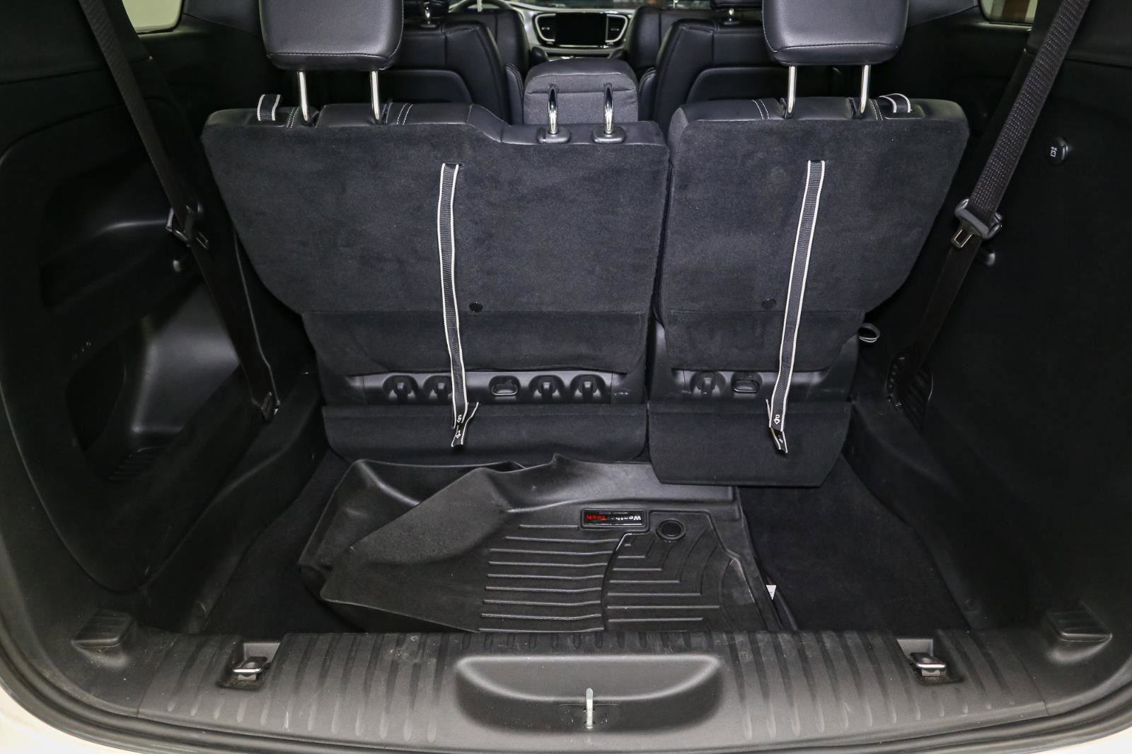 Used 2022 Chrysler Pacifica Touring-L w/ S Appearance Package image 10