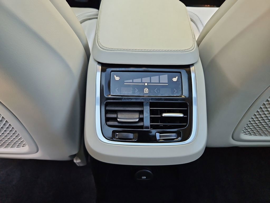 Used 2023 Volvo XC90 T8 Ultimate w/ Protection Package Premier AWD/4WD image 32