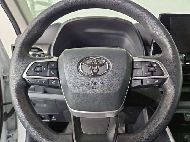 Used 2023 Toyota Highlander L image 21