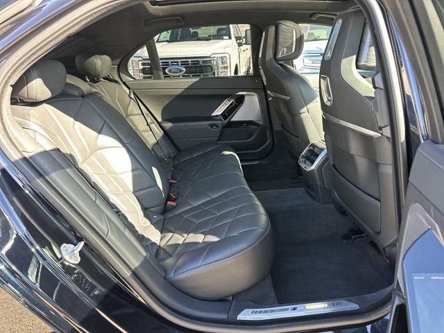 Used 2024 BMW 740i image 27