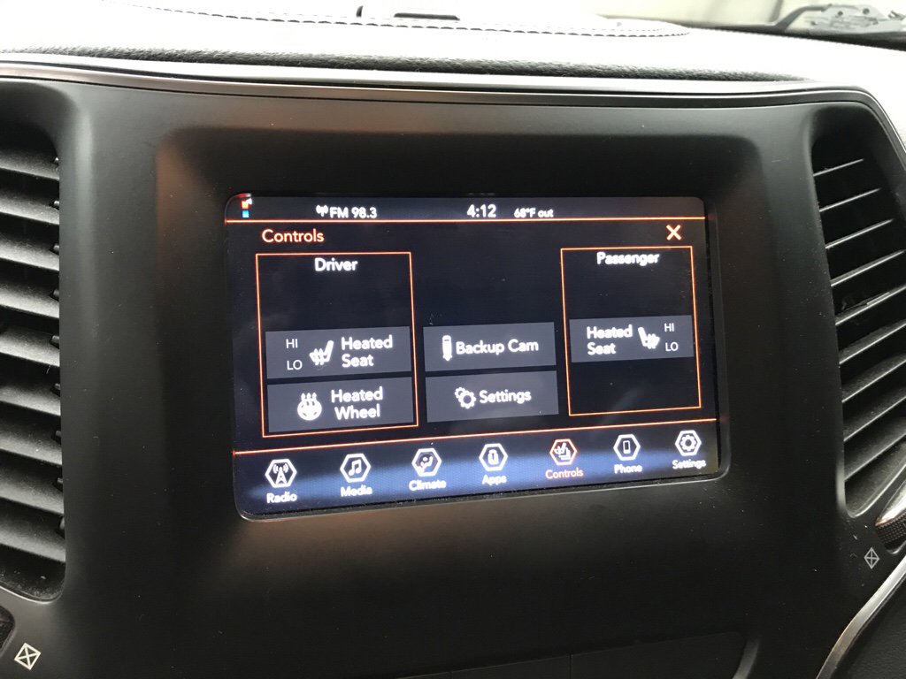 Used 2019 Jeep Cherokee Latitude w/ Cold Weather Group image 12