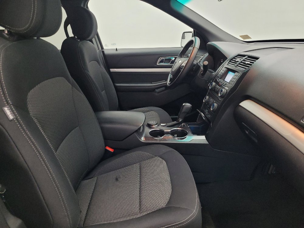 Used 2017 Ford Explorer XLT image 21