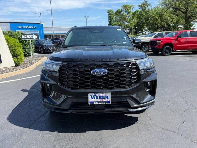 Used 2025 Ford Explorer ST-Line w/ ST-Line Street Pack AWD/4WD image 9