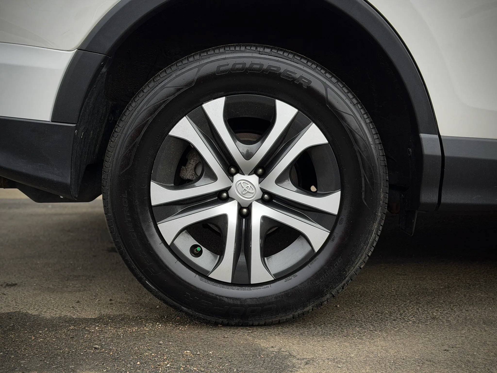 Used 2016 Toyota RAV4 LE FWD image 22