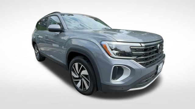 Certified 2025 Volkswagen Atlas SE FWD image 2