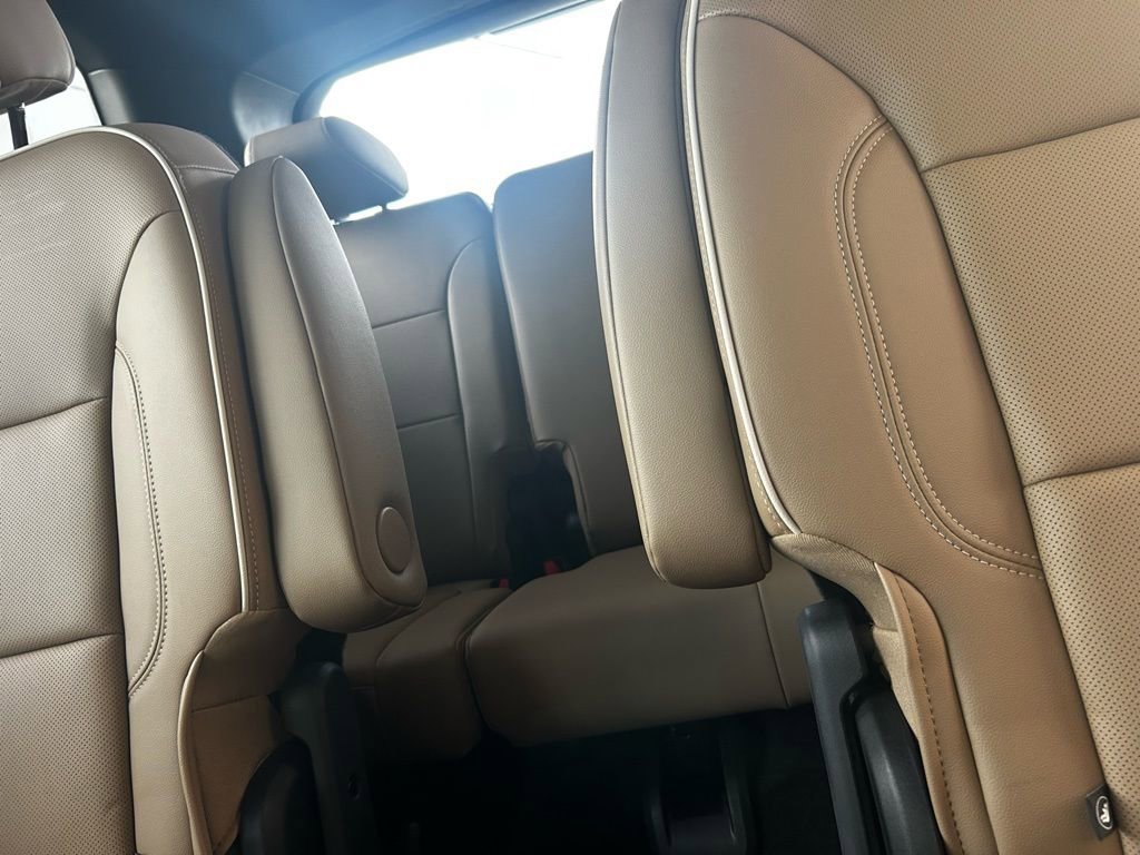 Used 2023 Chevrolet Traverse Premier image 17