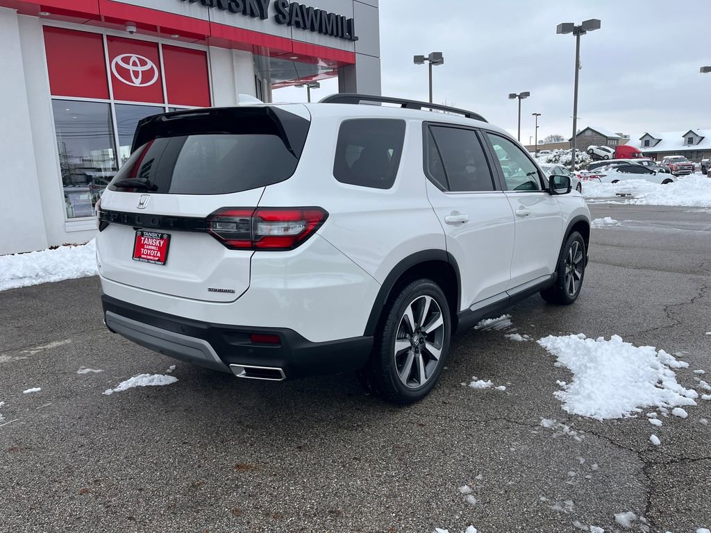 Used 2025 Honda Pilot Touring image 5