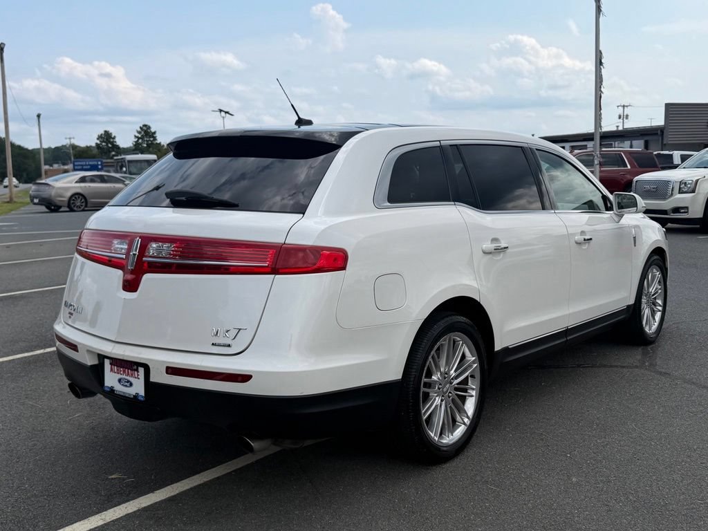 Used 2015 Lincoln MKT AWD w/ Equipment Group 201A image 3