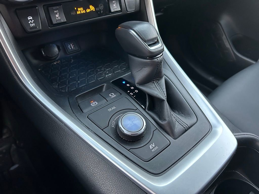 Certified 2025 Toyota RAV4 XSE image 27