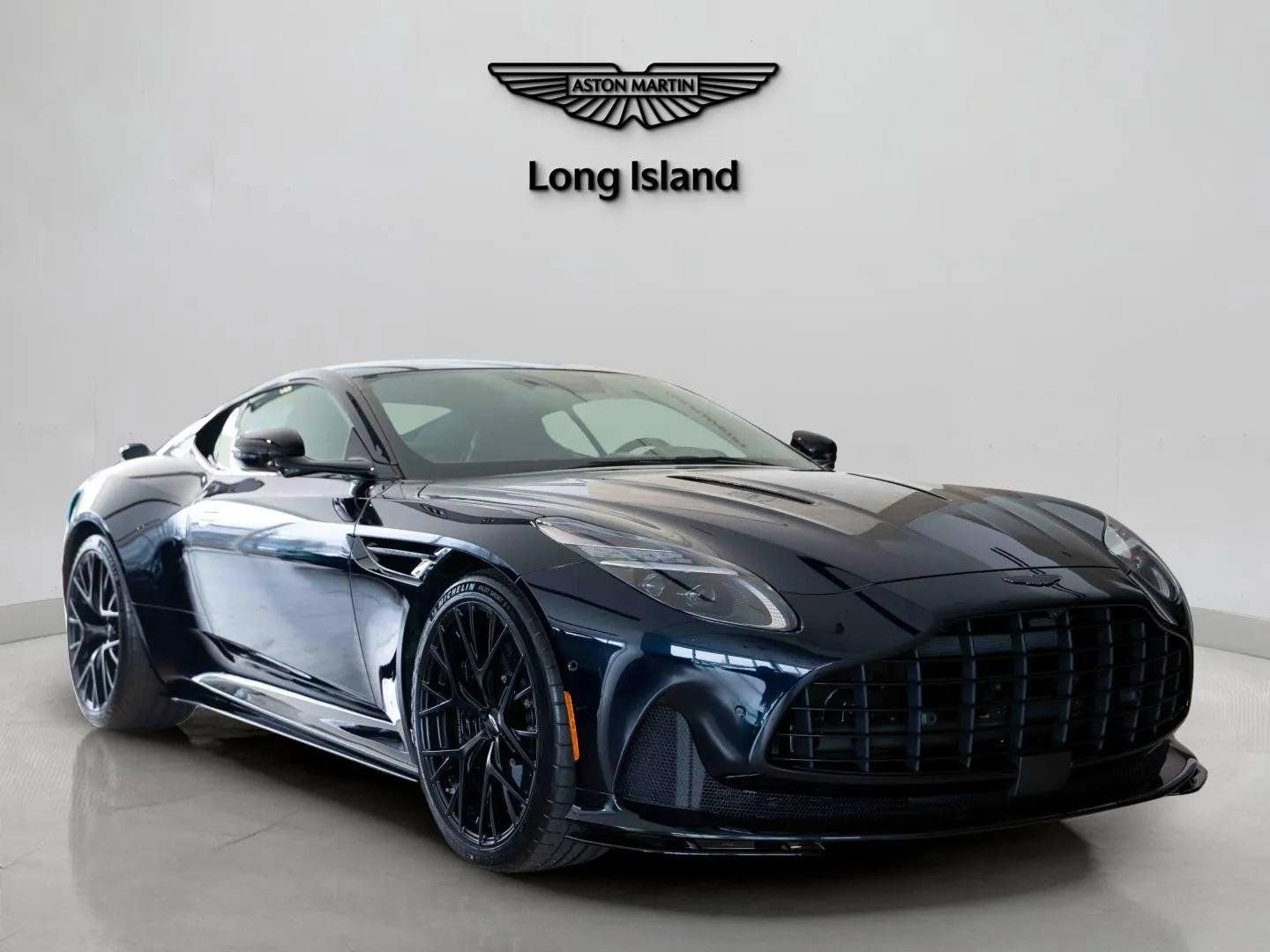 Used 2025 Aston Martin DB12 Coupe RWD image 8