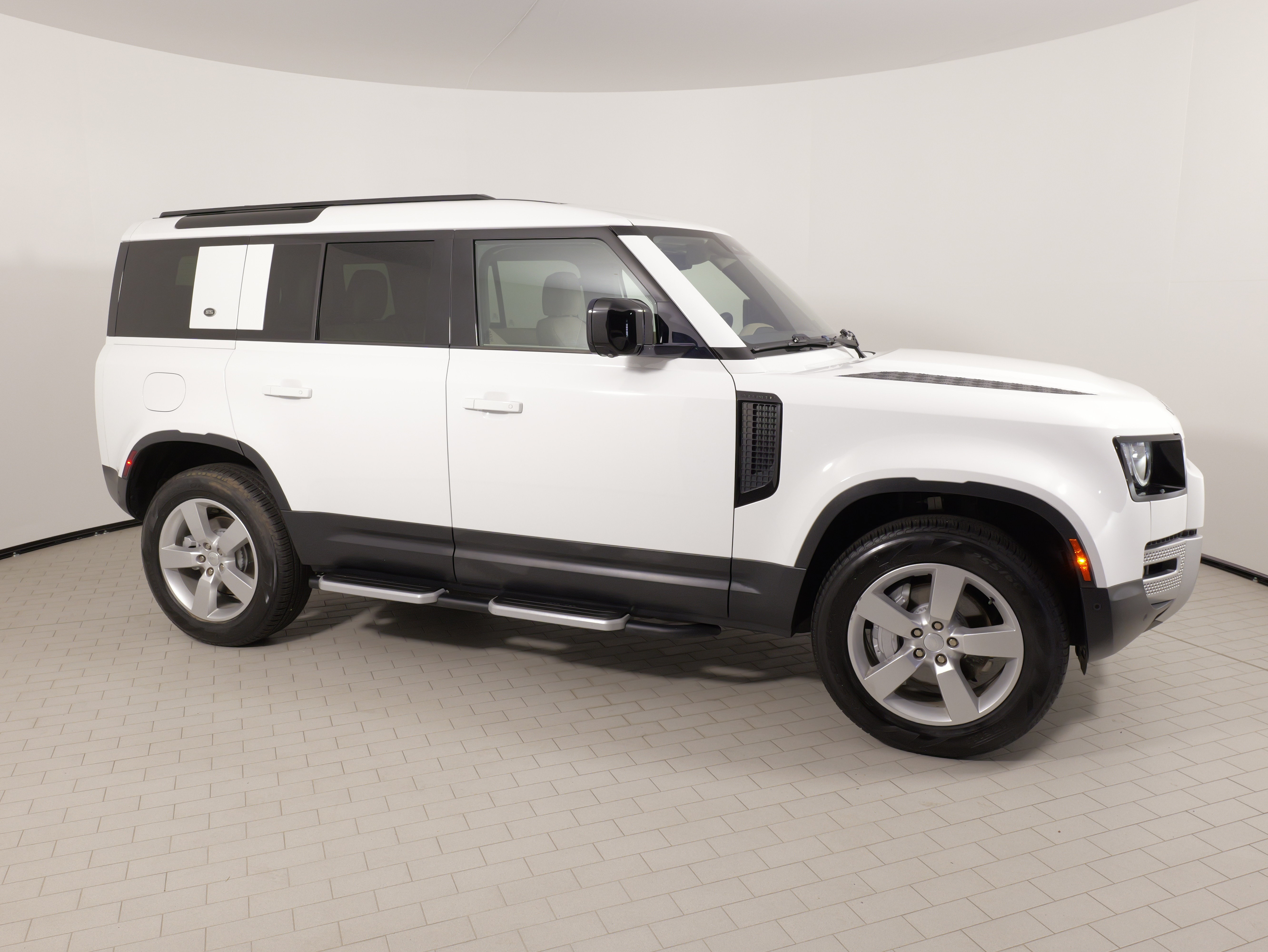 Used 2022 Land Rover Defender 110 SE AWD/4WD image 9