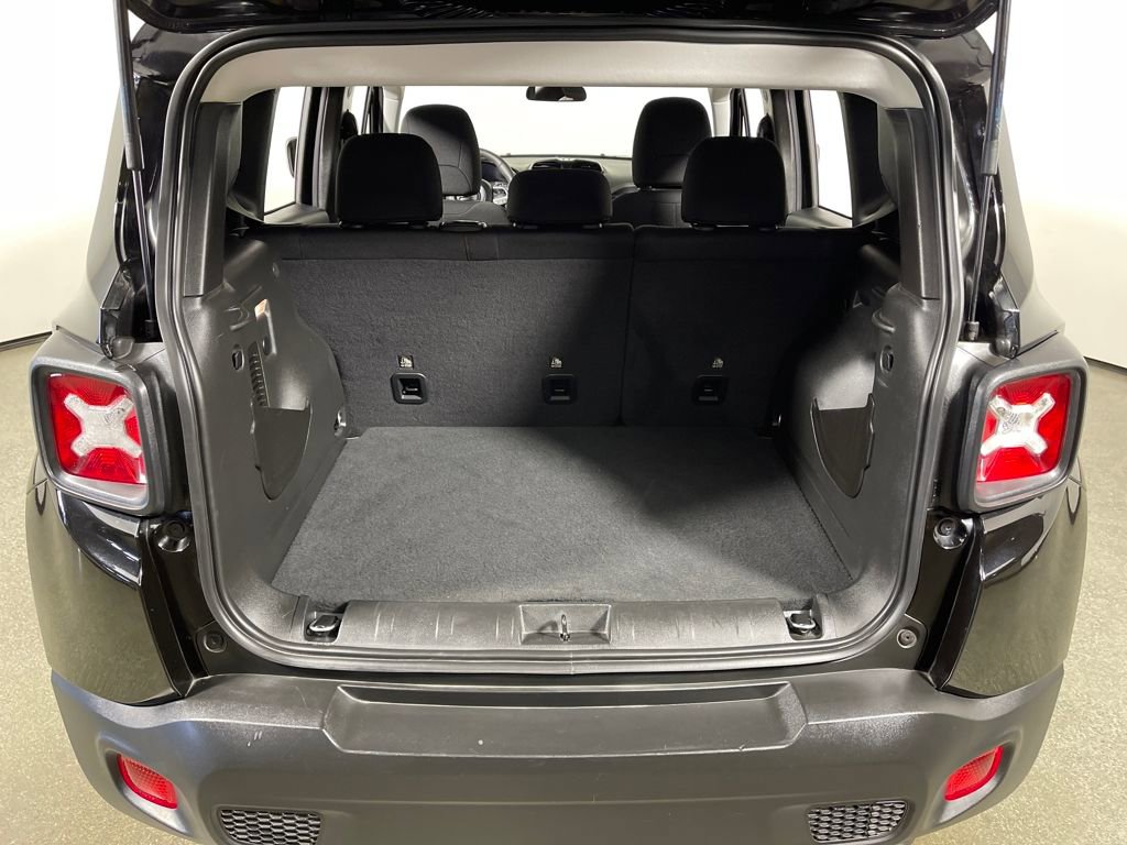 Used 2023 Jeep Renegade Latitude image 10