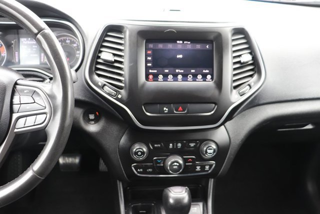 Used 2020 Jeep Cherokee Latitude Plus FWD image 15