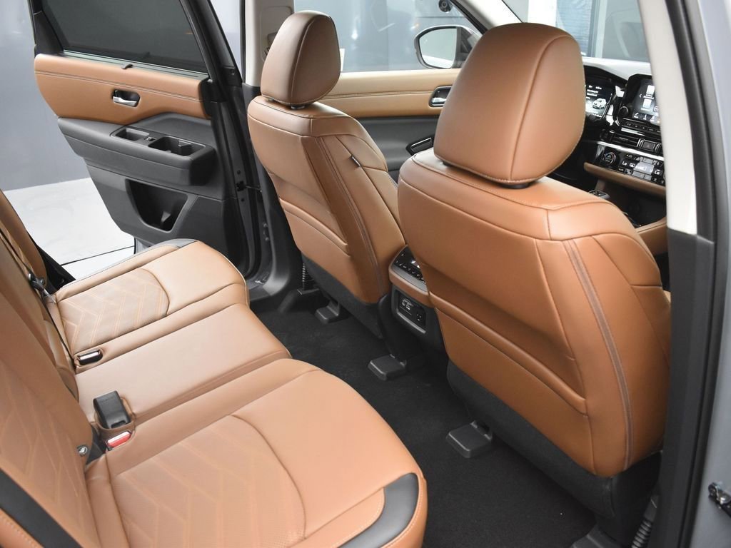 New 2025 Nissan Pathfinder Platinum w/ Cargo Package image 18