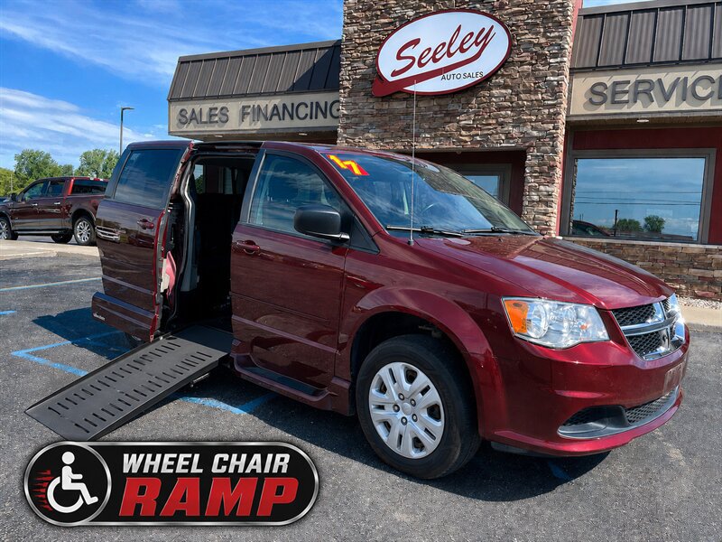 Used 2017 Dodge Grand Caravan SE w/ Power Window Group FWD image 1