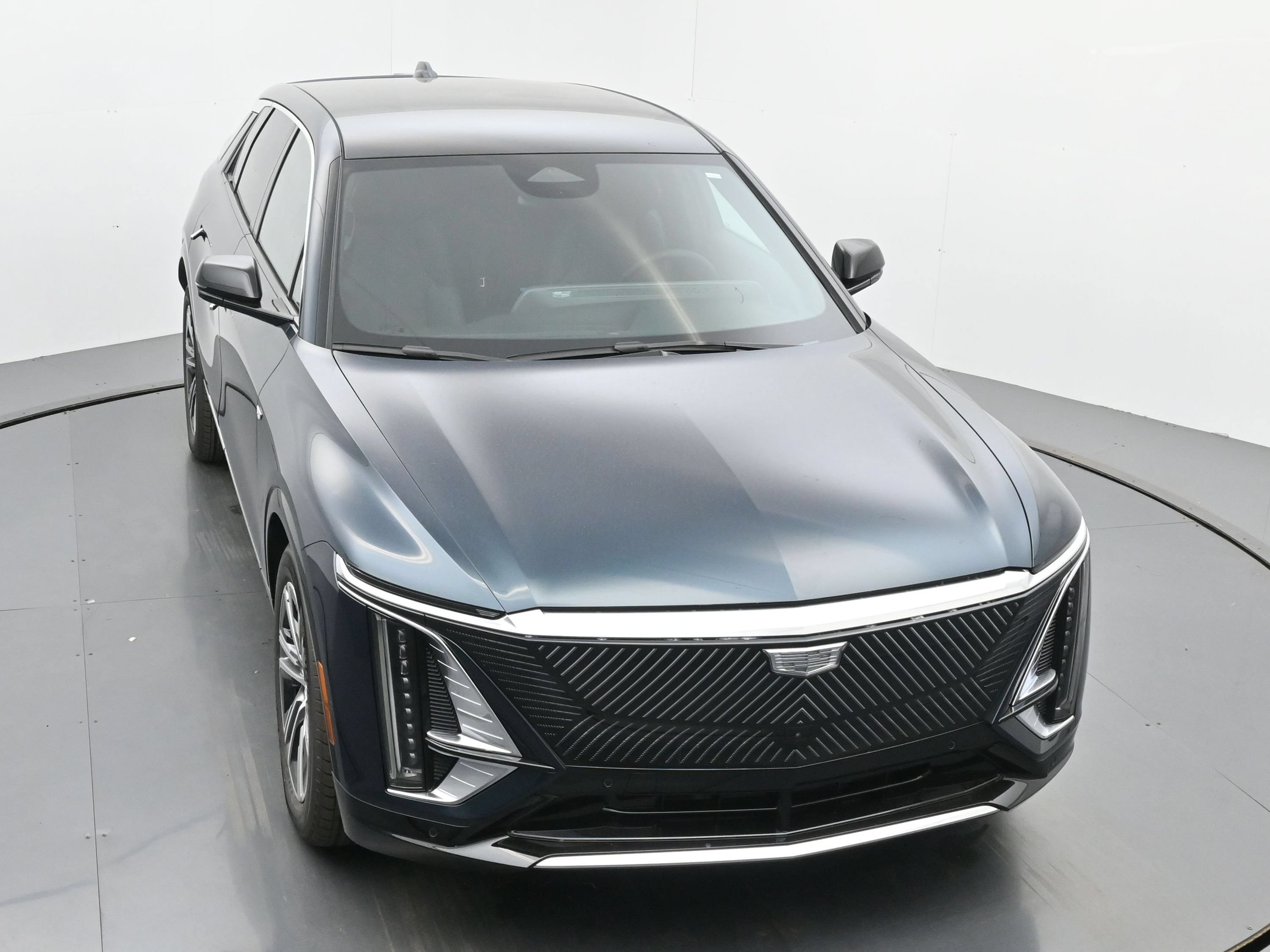 New 2026 Cadillac Lyriq Luxury w/ LPO, Floor Liner Package AWD/4WD image 30