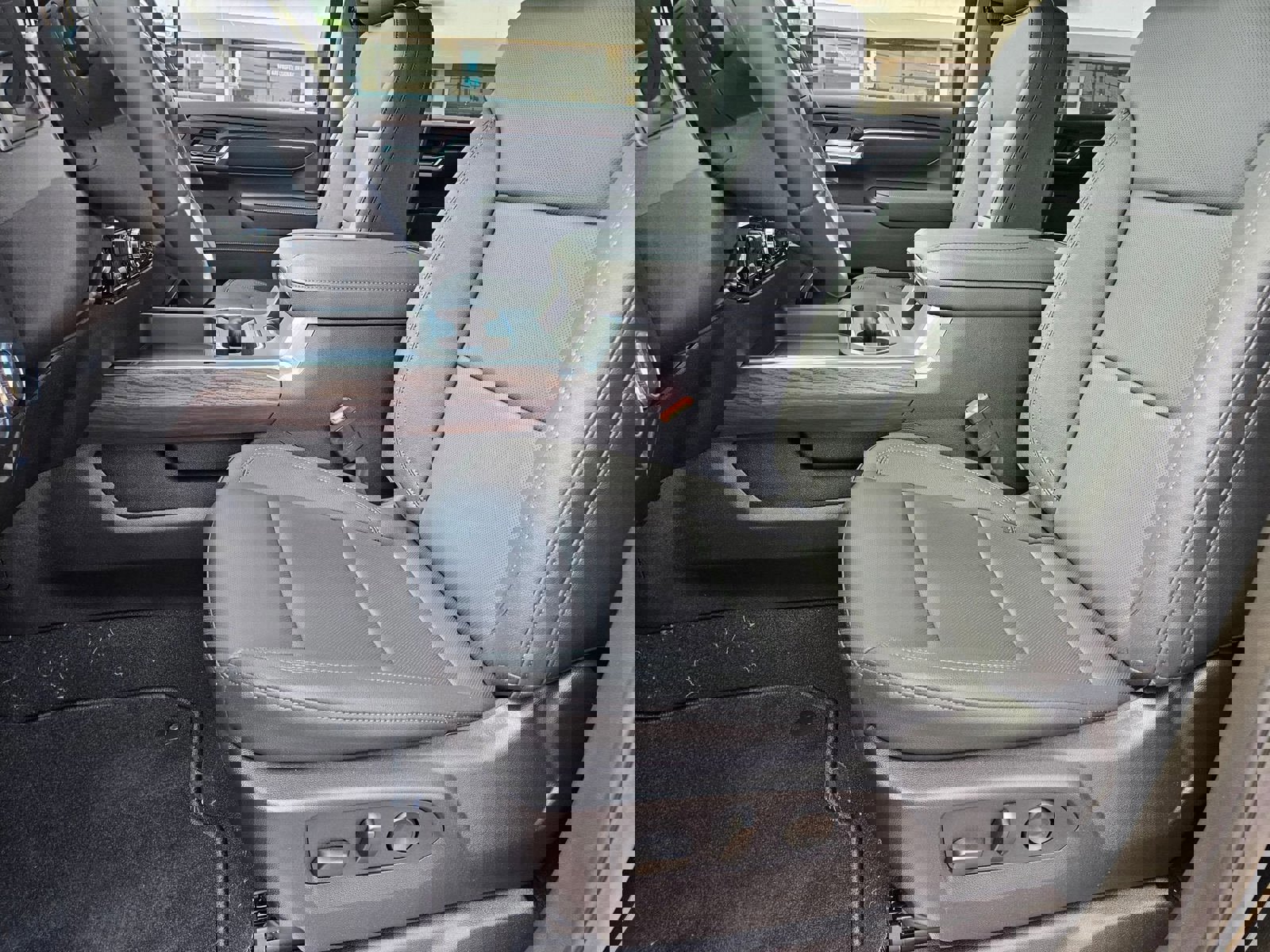 New 2026 GMC Sierra 2500 SLT w/ SLT Convenience Package image 21