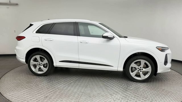 Used 2025 Audi Q5 Premium w/ Premium Plus AWD/4WD image 9
