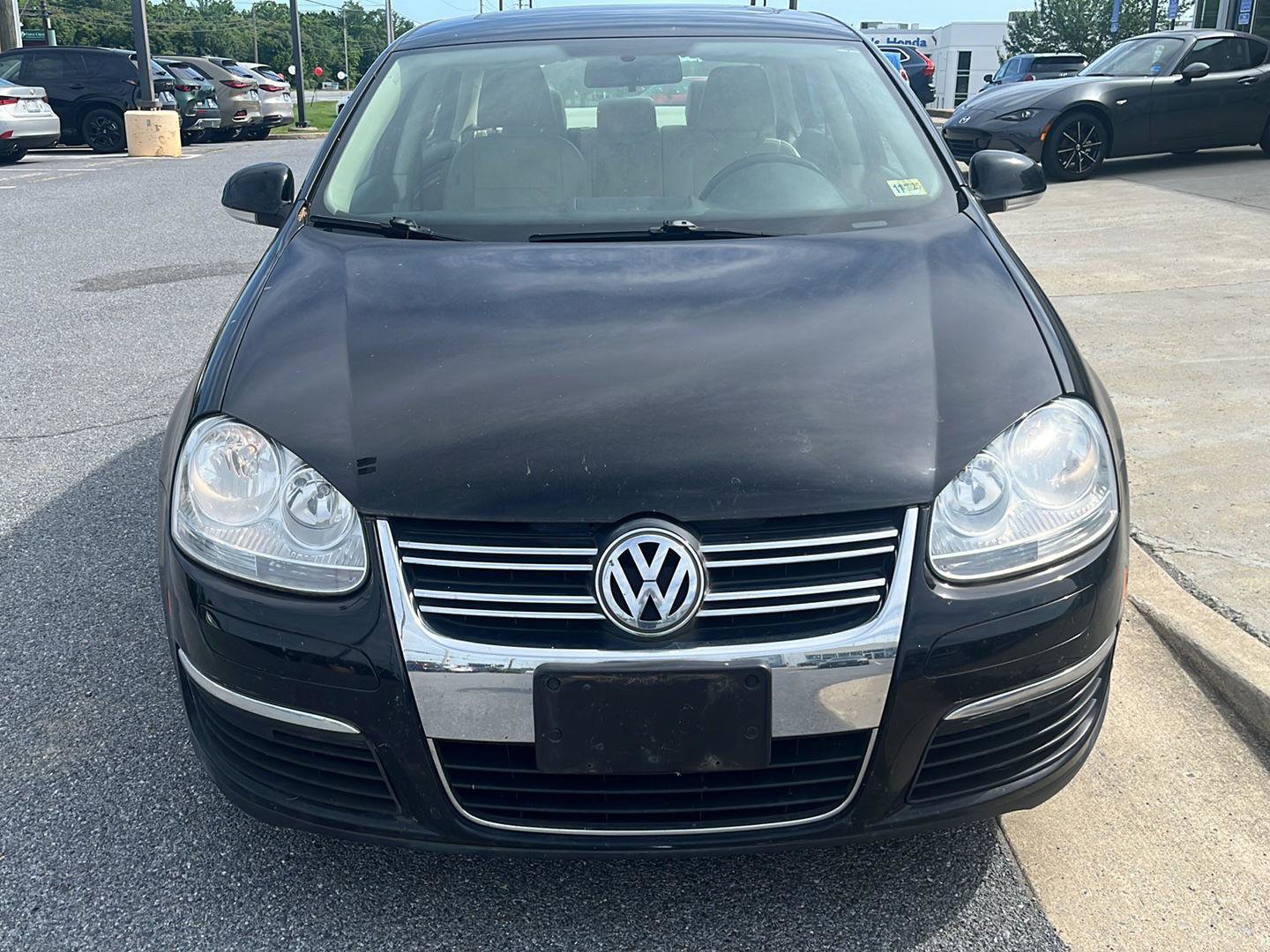 Used 2010 Volkswagen Jetta Limited Edition FWD image 2