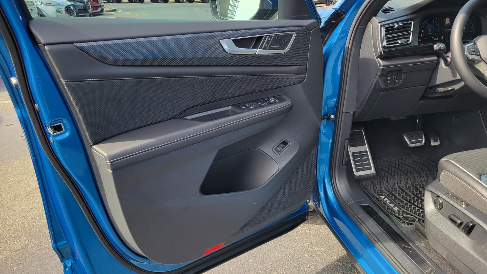 Certified 2025 Volkswagen Atlas Cross Sport SEL Premium R-Line image 18