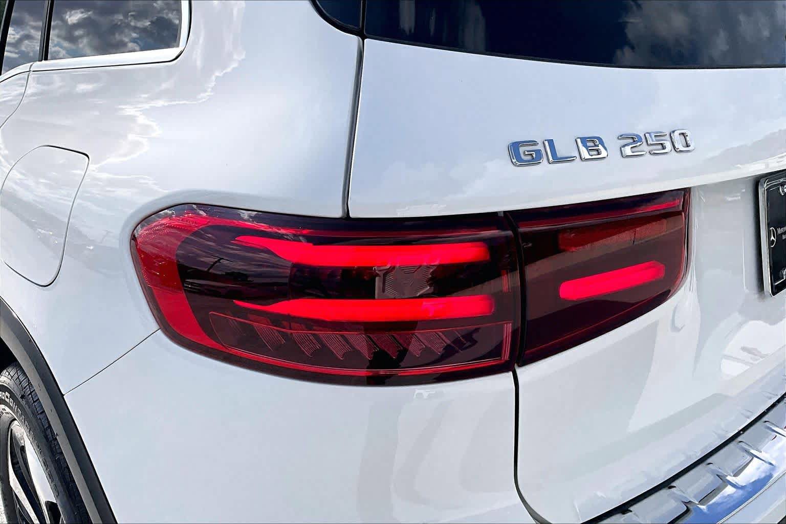 Used 2025 Mercedes-Benz GLB 250 image 28