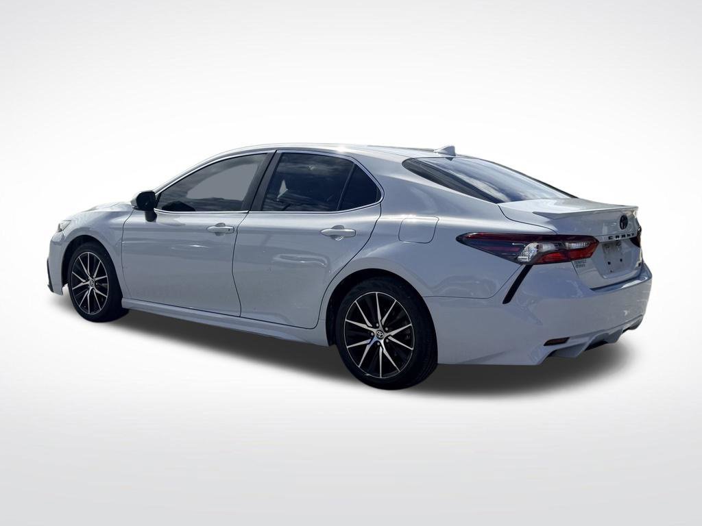 Used 2022 Toyota Camry SE FWD image 4