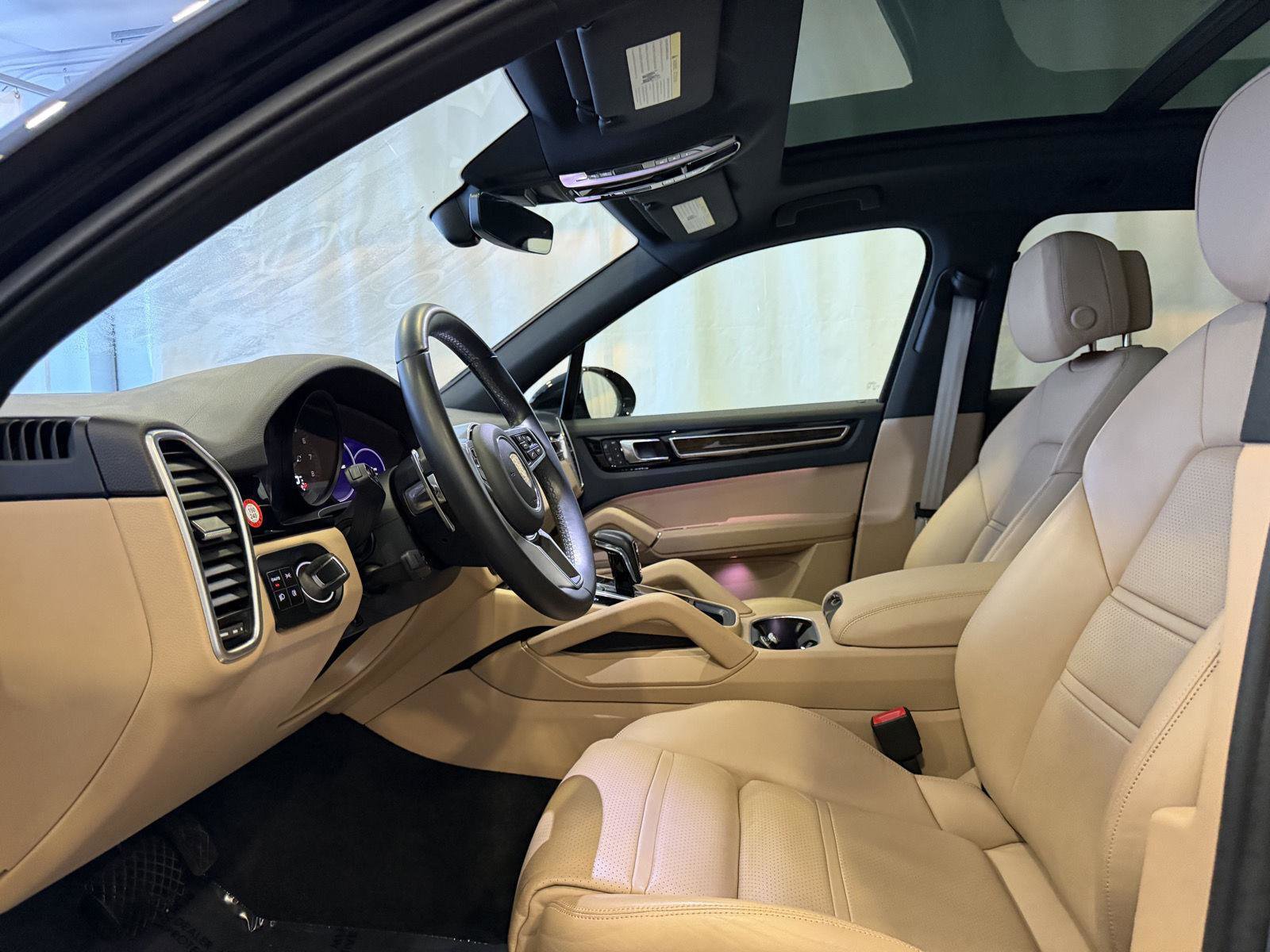 Certified 2022 Porsche Cayenne Platinum Edition image 5