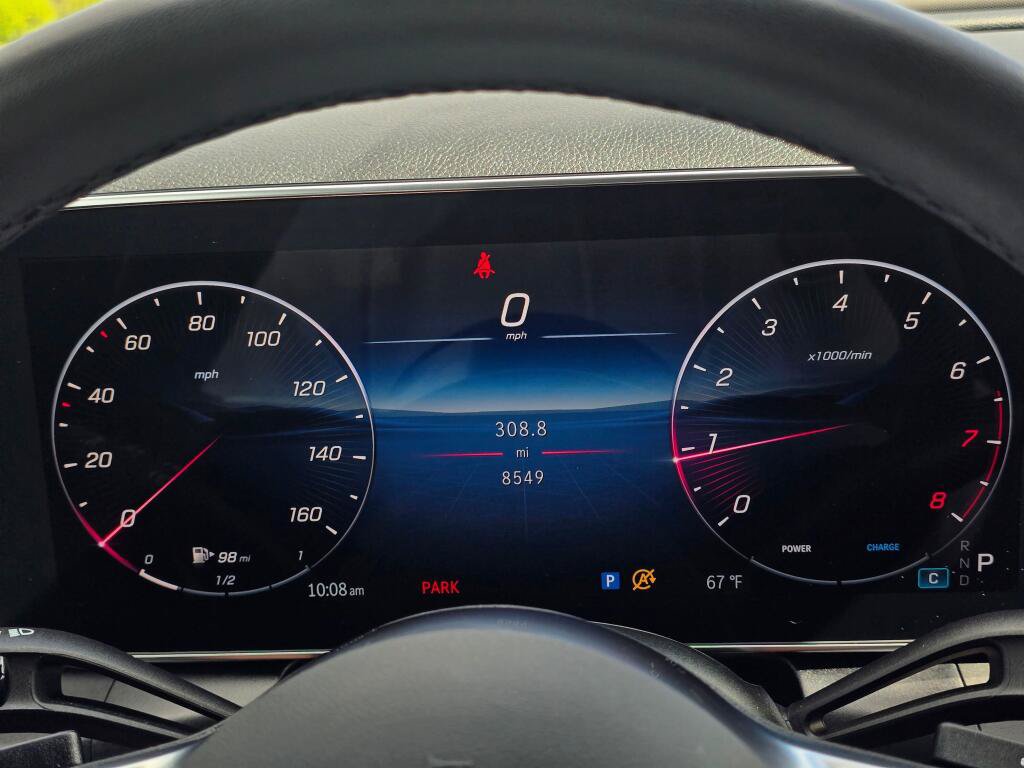 Used 2025 Mercedes-Benz GLC 300 4MATIC image 39