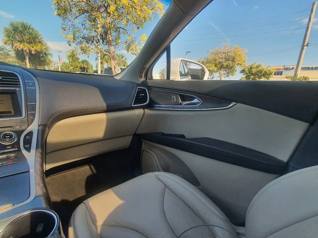 Used 2019 Lincoln Nautilus Select image 13