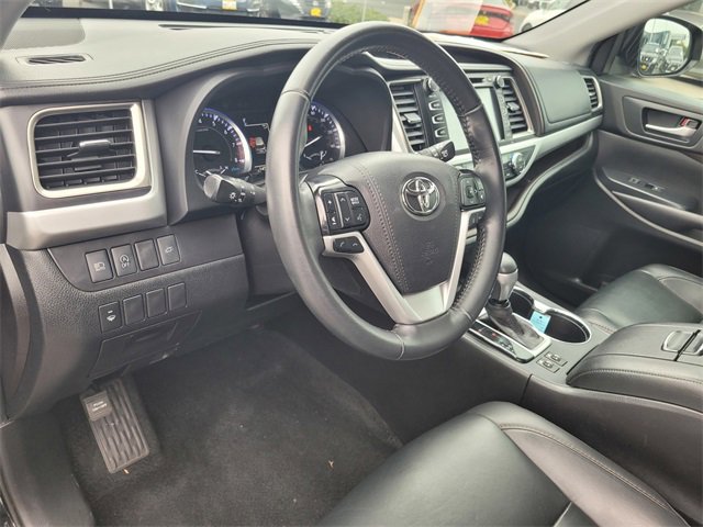 Used 2019 Toyota Highlander XLE image 12