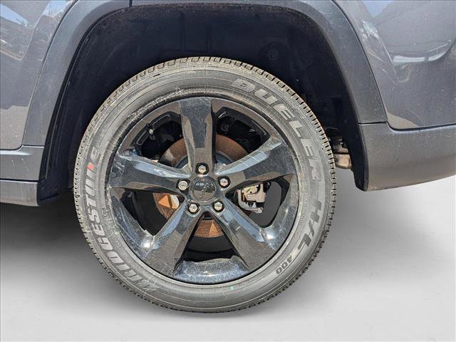 New 2025 Jeep Grand Cherokee Altitude image 9