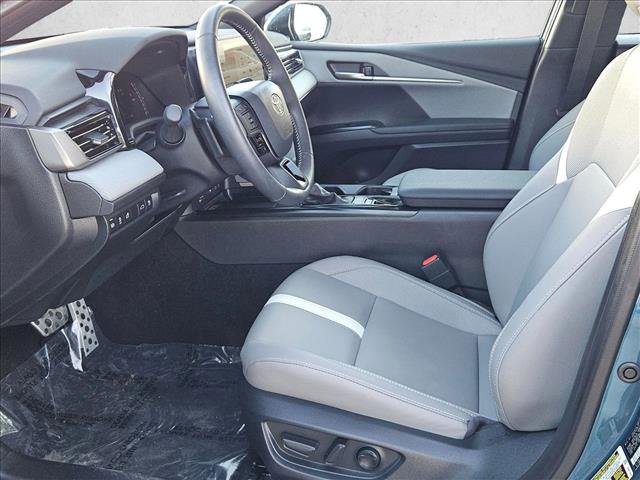 Used 2025 Toyota Camry SE image 15