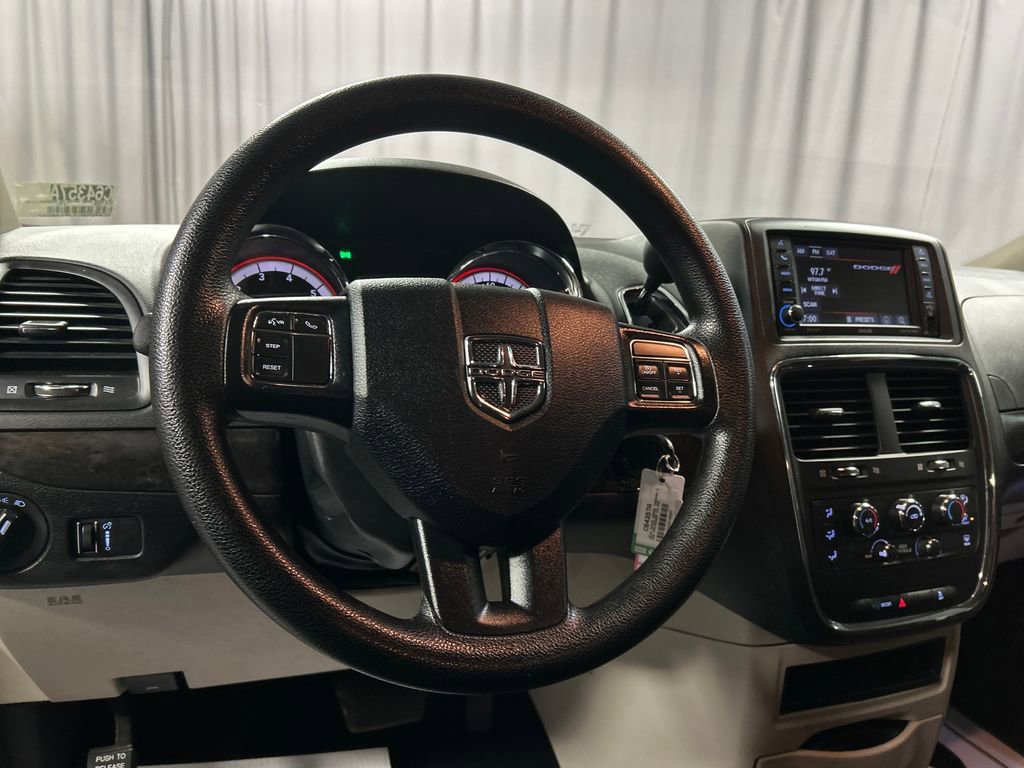 Used 2018 Dodge Grand Caravan SE w/ UConnect Hands-Free Group image 14